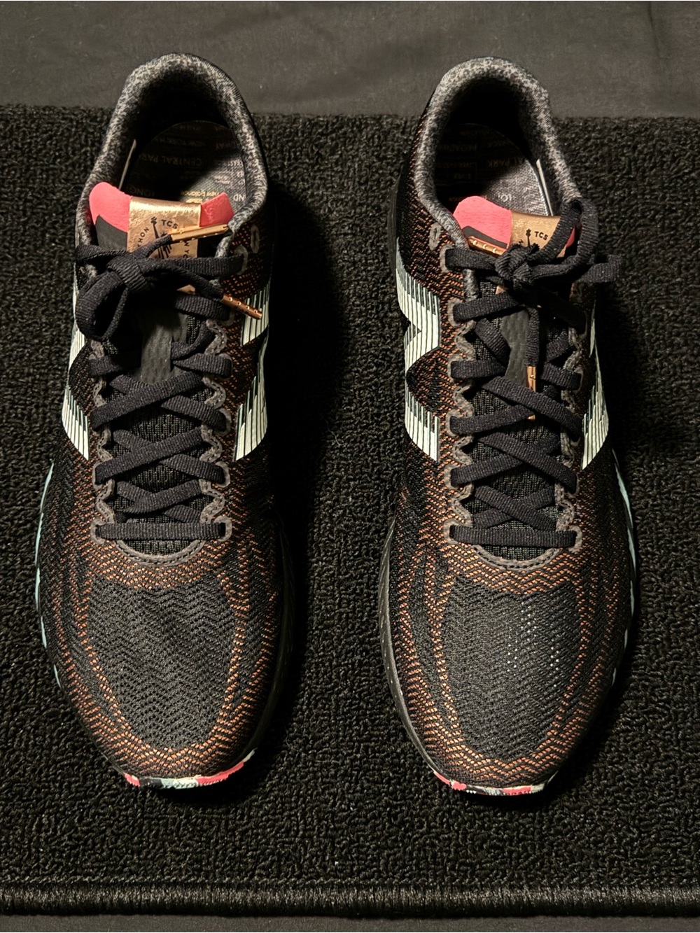 Men's Size 11.5 - New Balance 1400v6 NYC MarathonLow Black Orange Pink Multi